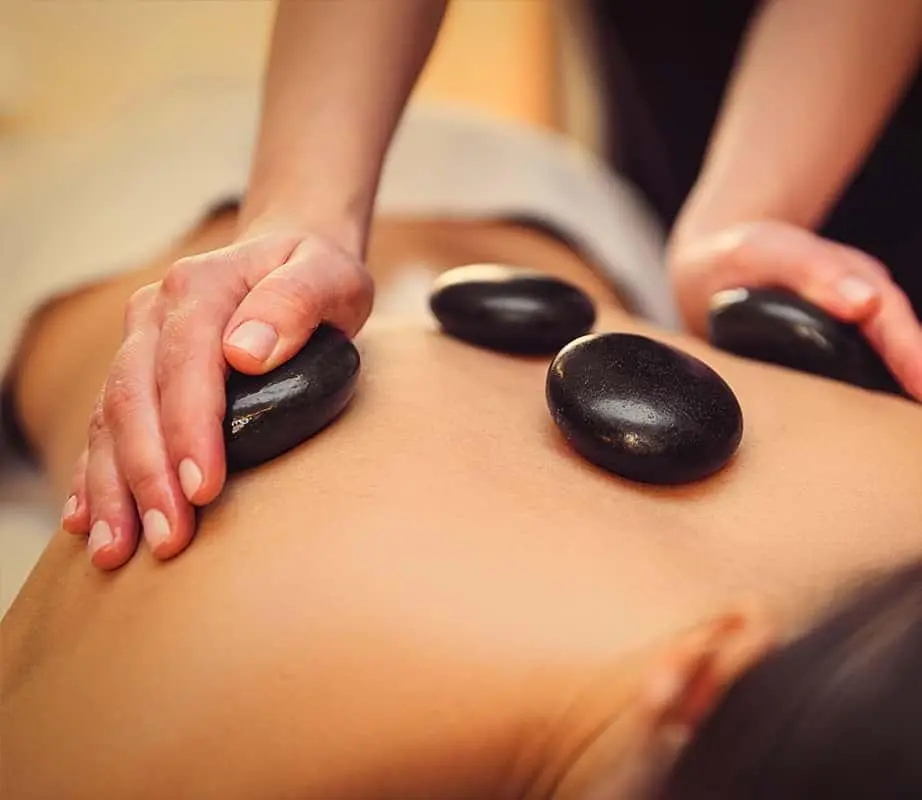 Massage aux pierres chaudes